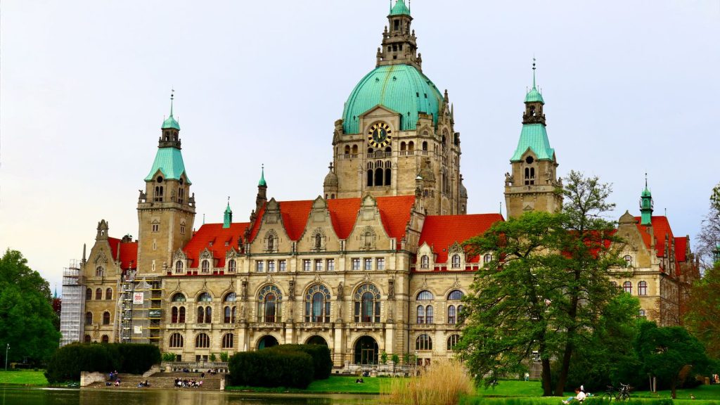 Neues Rathaus in Hannover mit grüner Kuppel